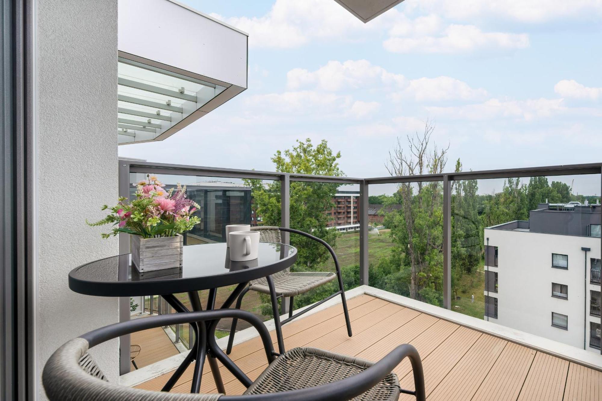 Elegancki Blisko Rzeki Z Garazem Na 2 Auta By Renters Apartment Breslau
