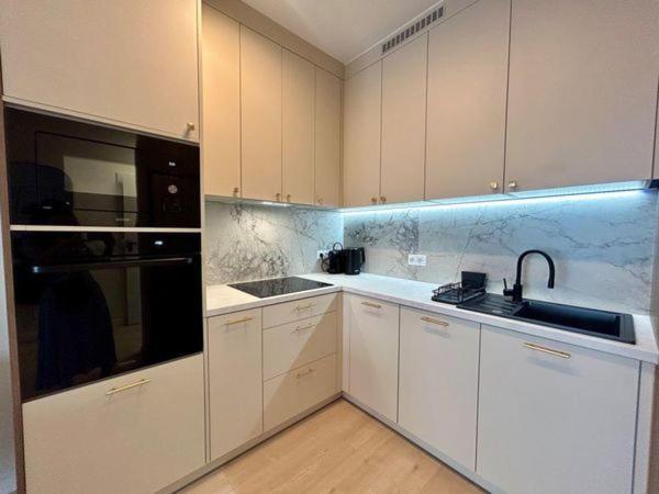 Elegancki Blisko Rzeki Z Garazem Na 2 Auta By Renters Apartment Breslau