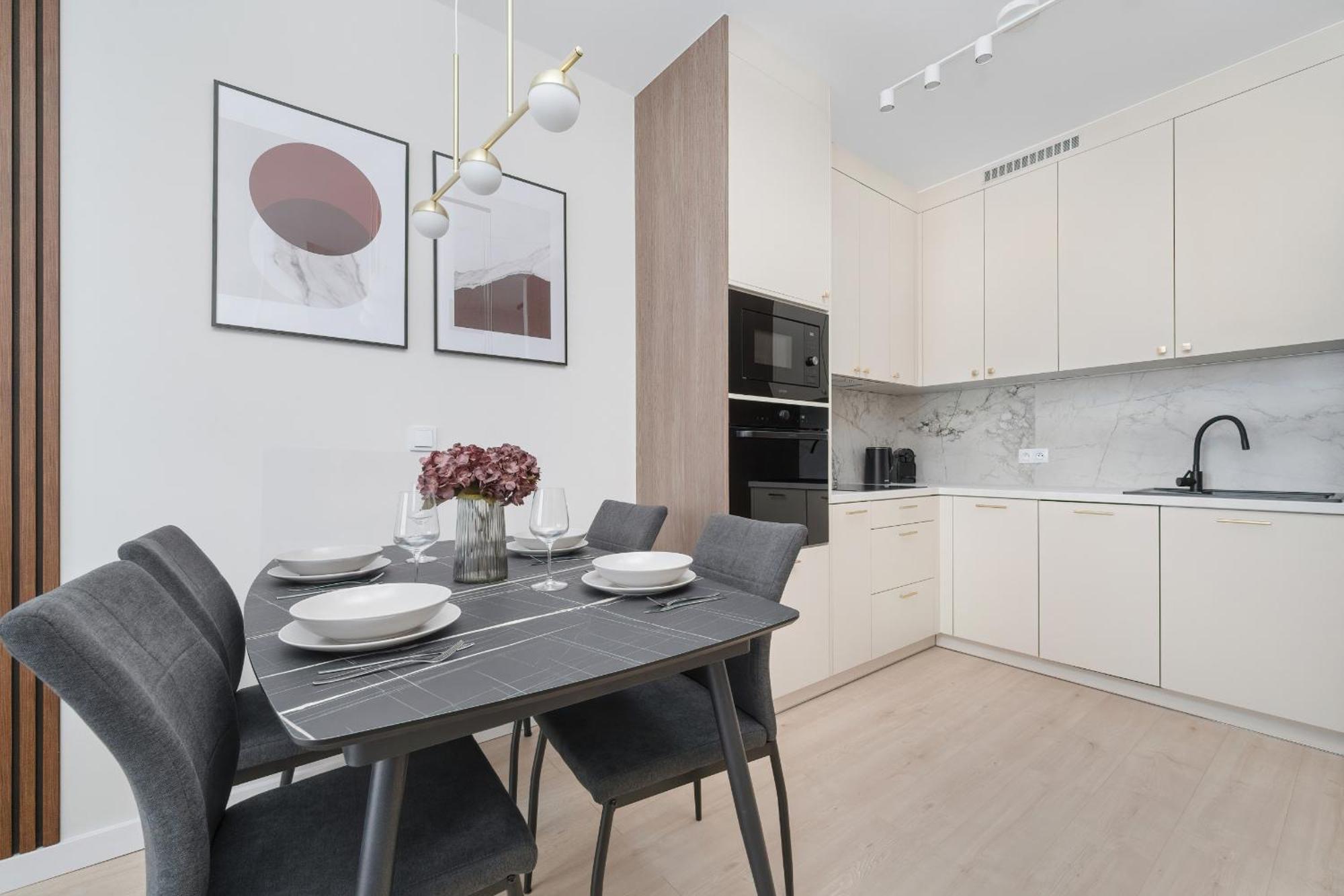 Elegancki Blisko Rzeki Z Garazem Na 2 Auta By Renters Apartment Wroclaw