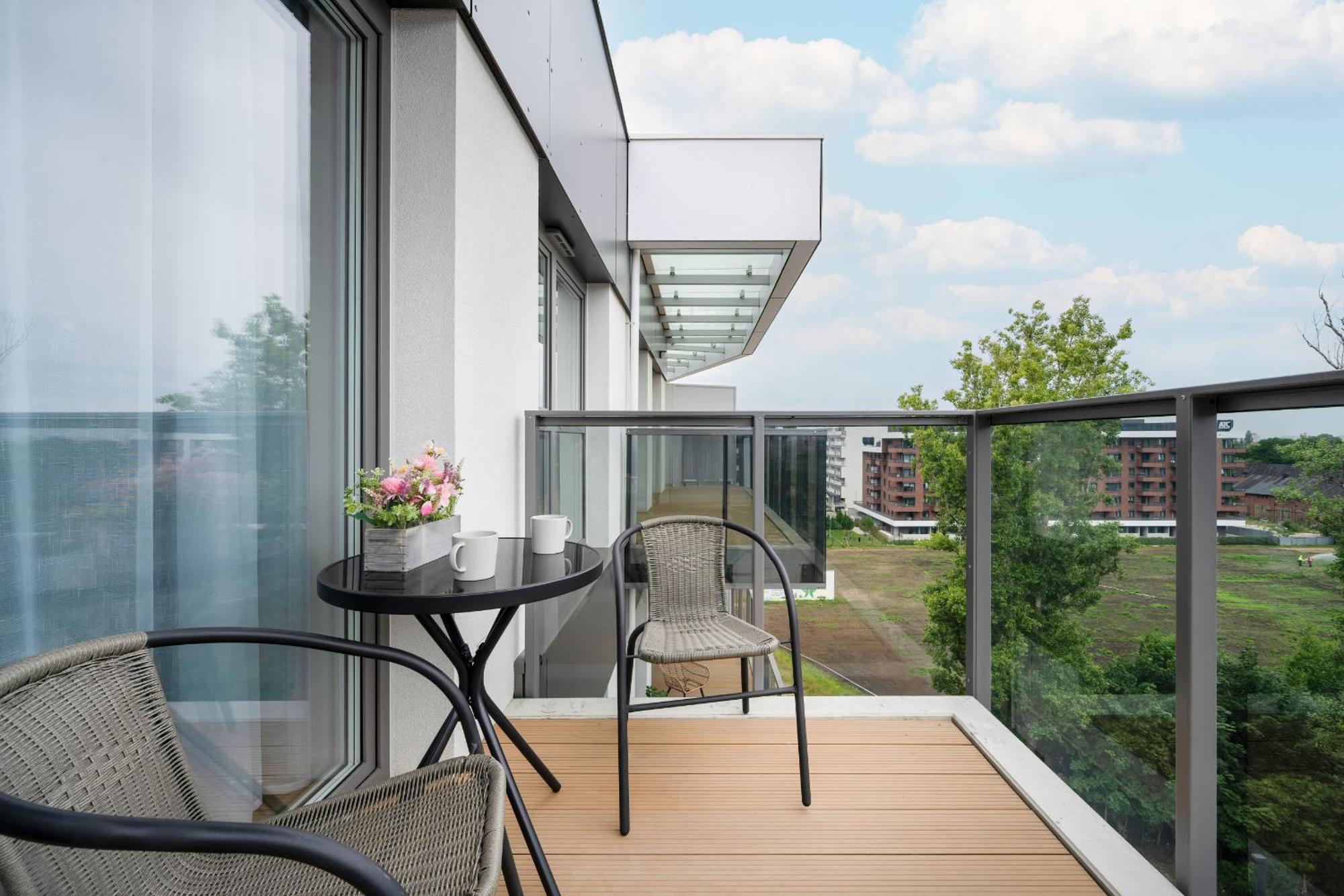 Elegancki Blisko Rzeki Z Garazem Na 2 Auta By Renters Apartment